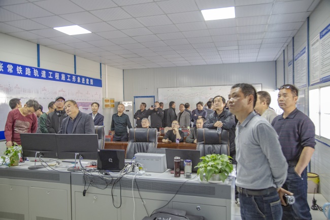 张家界车务段参观学习黔张常铺轨基地