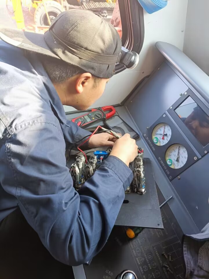 汉巴南轨道车电气仪表绝缘测量